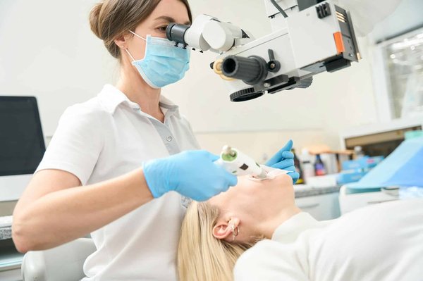 Comment les nouvelles technologies sont-elles intégrées dans les soins à la Clinique Dentaire Maizerets ?