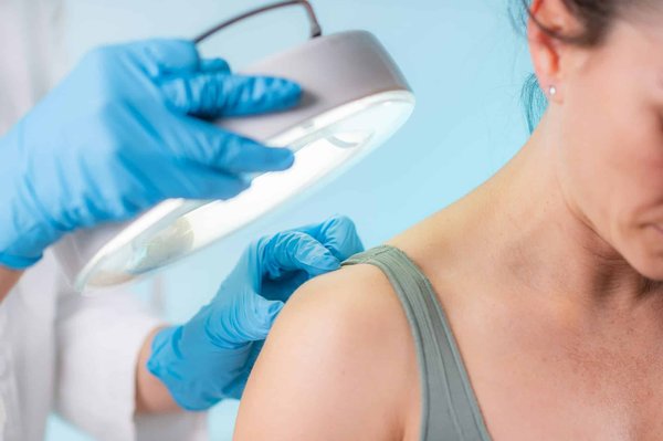 Les cliniques d'Anjou offrent-elles des services de dermatologie ?