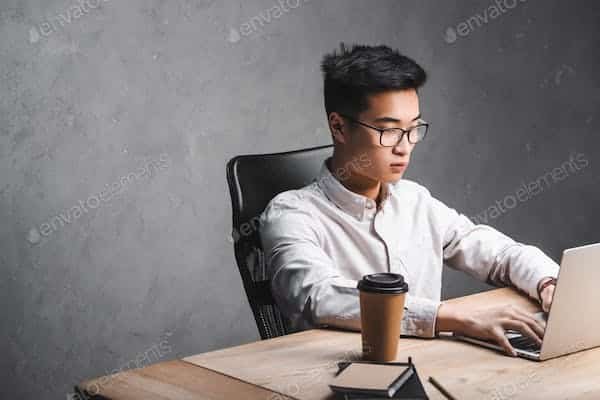 En quoi une consultante SEO-SEM peut-elle améliorer votre visibilité en ligne?